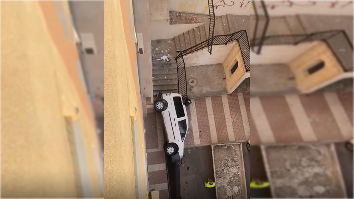 El vehículo ha caído desde una altura superior a los 12 metros.