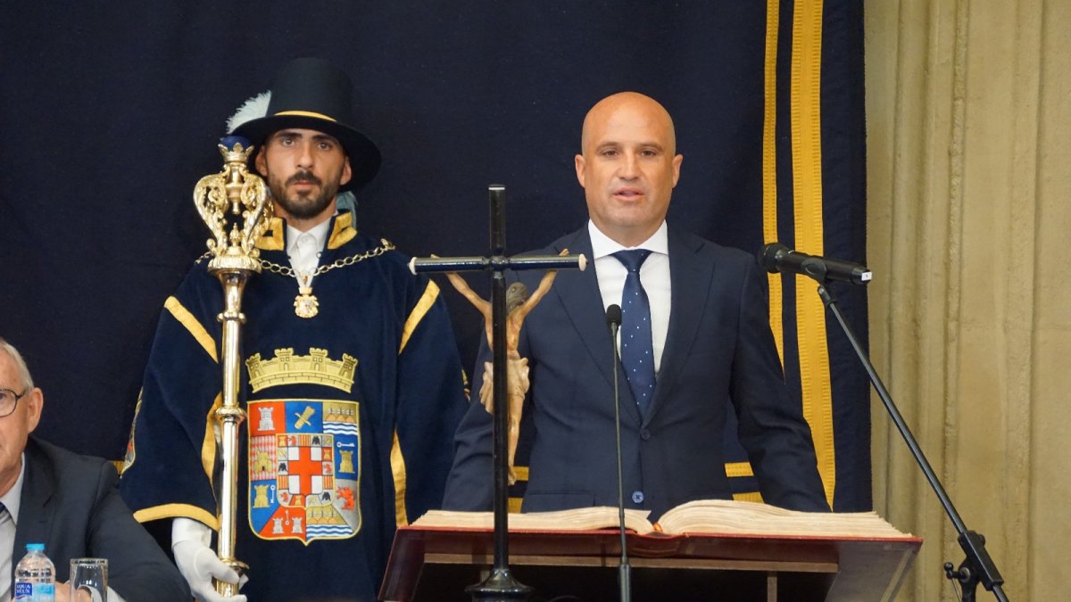 José Antonio Alcaina en su toma de posesión como diputado provincial