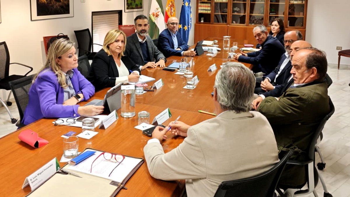 La Junta crea una mesa de trabajo con FEPEX para reforzar la defensa del sector hortofrutícola