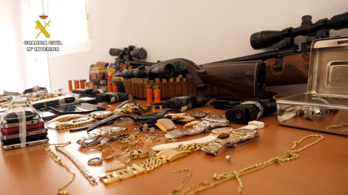 Imagen del material desarticulado por la Guardia Civil.