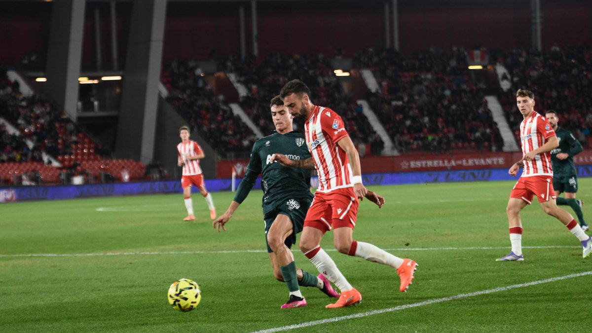 Un lateral que siempre cumple en el campo.