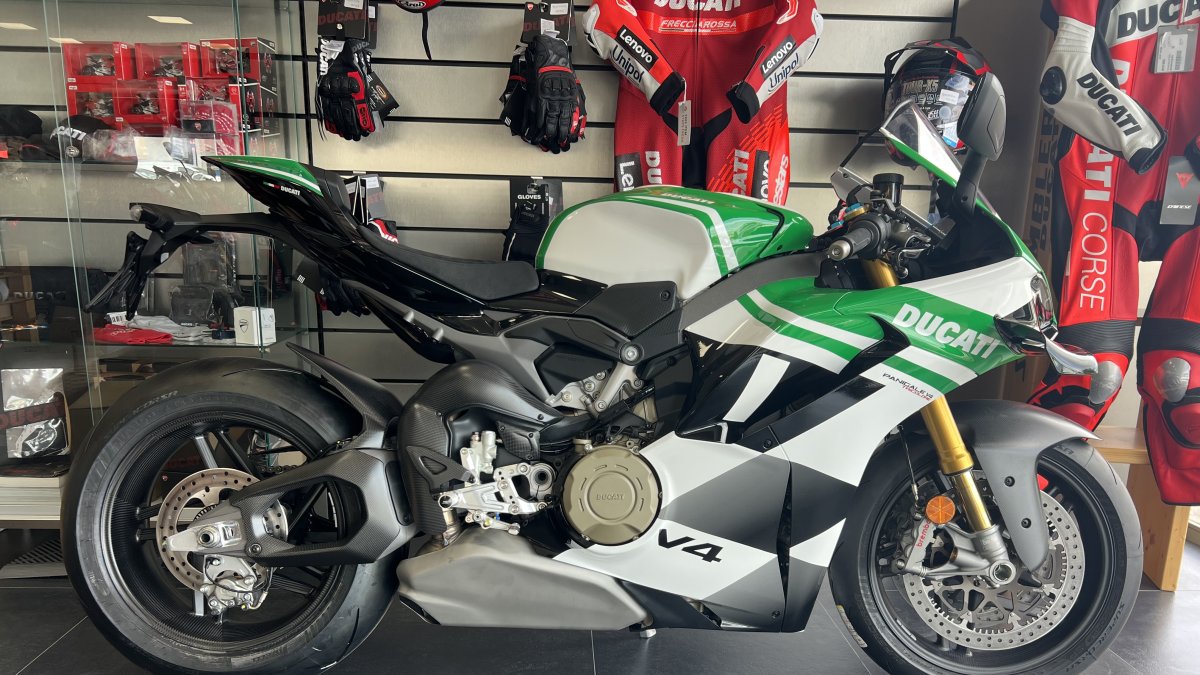 La Panigale V4 Tricolore es un tributo a la séptima generación de motos deportivas de Ducati.