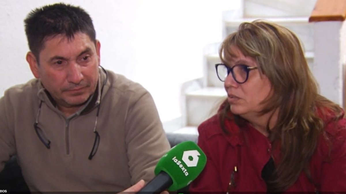 El abuelo y la tía abuela del menor fallecido días atrás en Garrucha durante la entrevista.