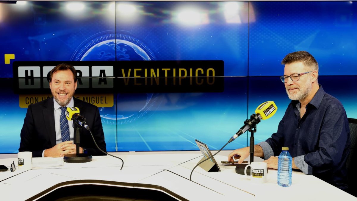 El ministro Óscar Puente durante una entrevista en el espacio radiofónico de la Cadena SER ‘Hora Veintipico’, concedida esta semana a Héctor de Miguel.