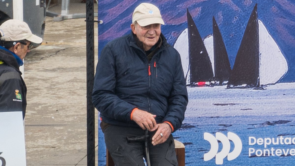 Nuestro rey chochea, pero lo tratamos como si fuera el doctor Mengele. Dejemos ya que se venga morir en casa por favor.