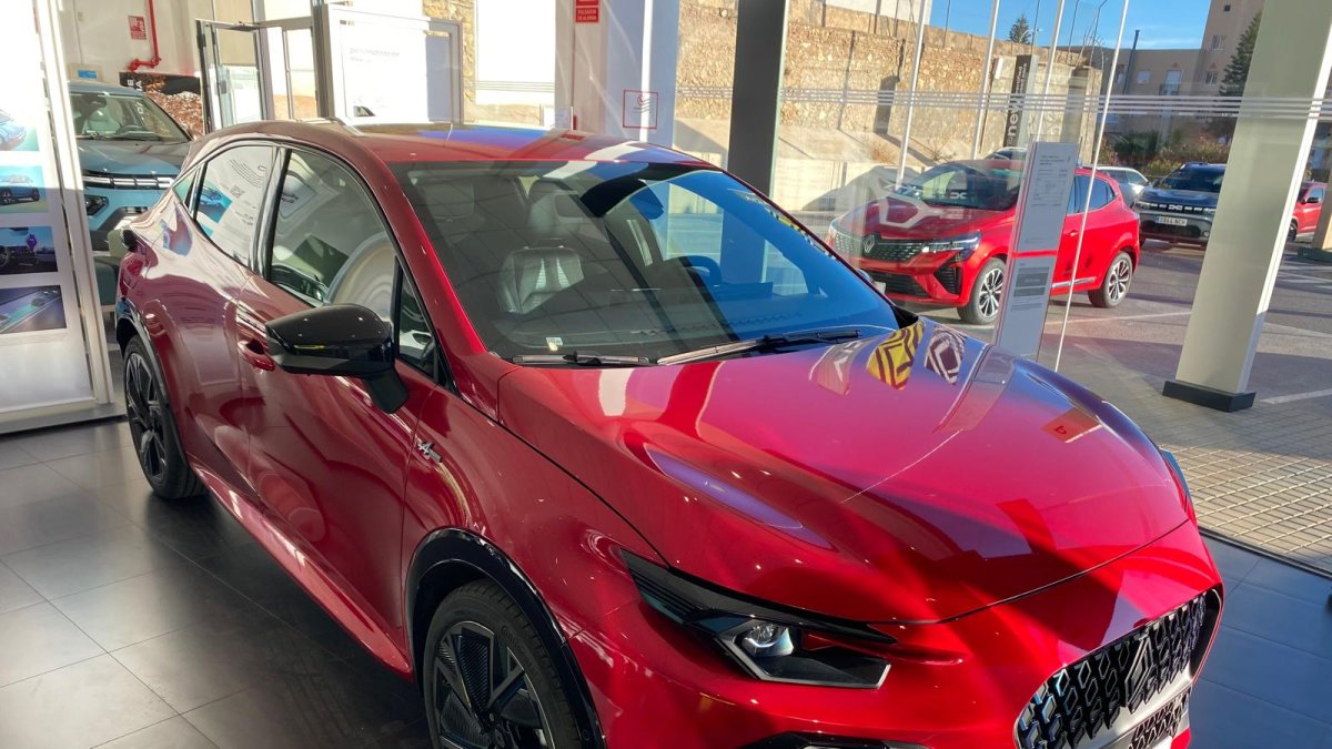El nuevo Clio ya luce en las instalaciones de Syrsa Huercal de Almería