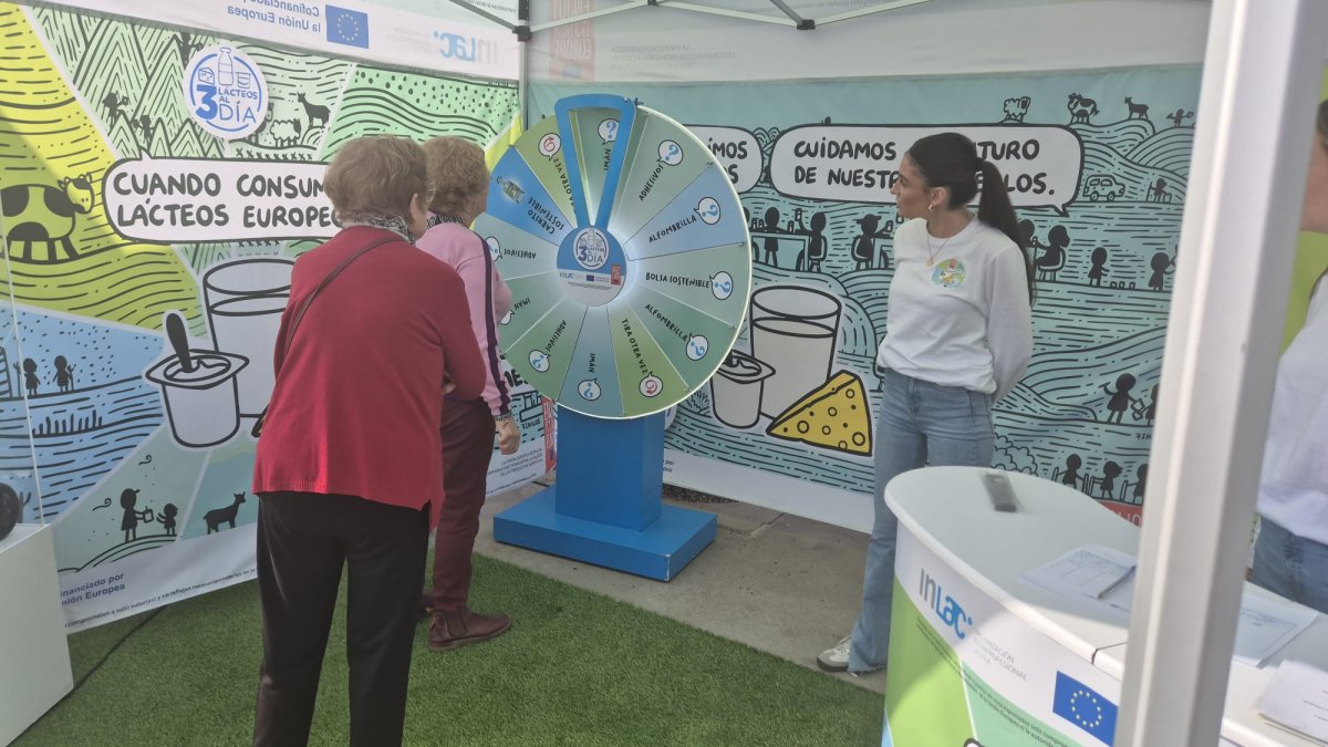 Las personas que han pasado han podido conseguir premios con una ruleta