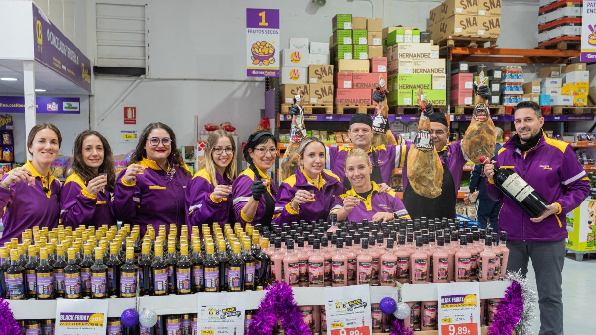 El equipo de Borosa Market preparado para la Navidad.