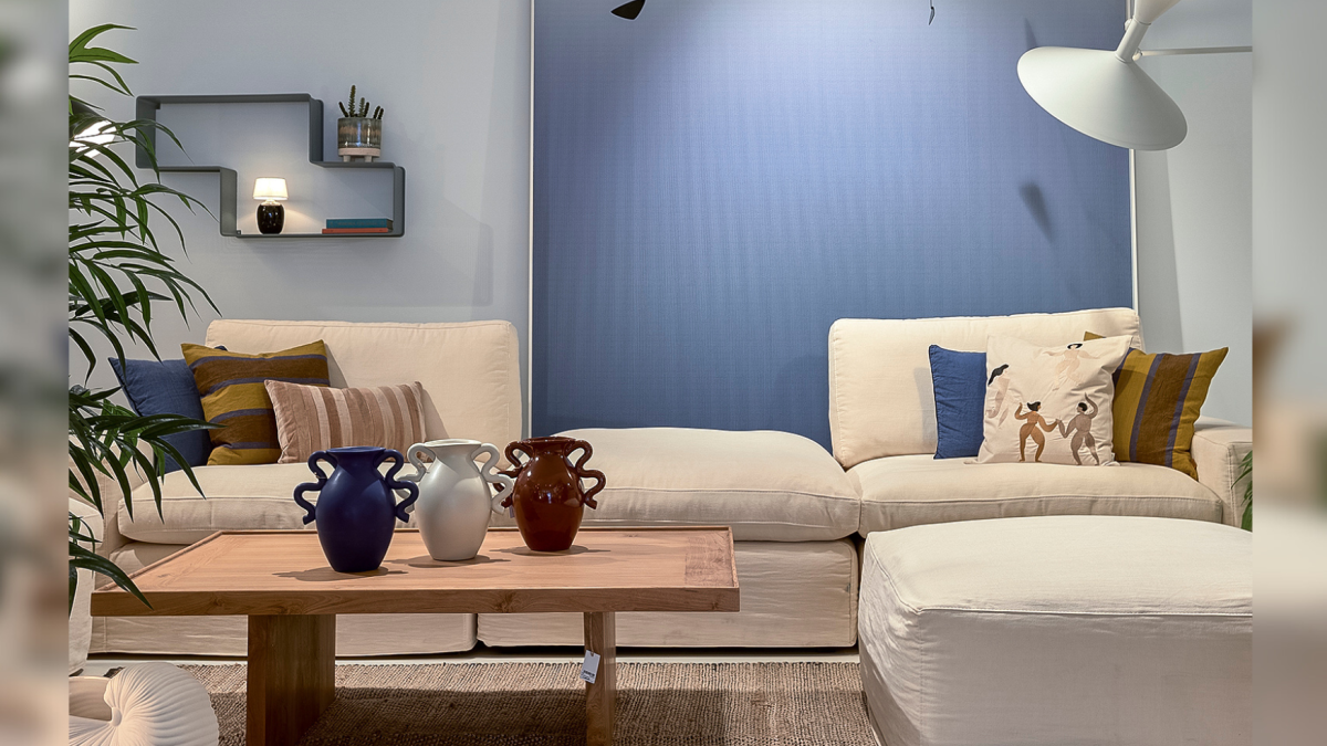 Cuidada selección de muebles y piezas decorativas.