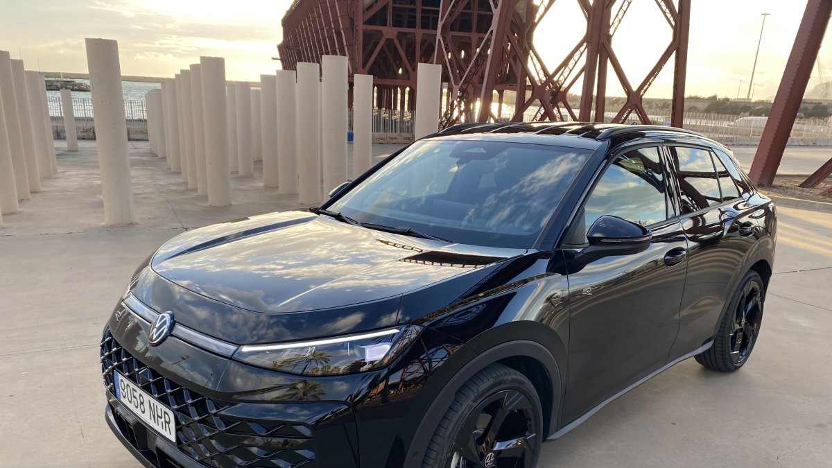 El nuevo T-Roc junto a la ballena de Gabriel durante la prueba de La Voz