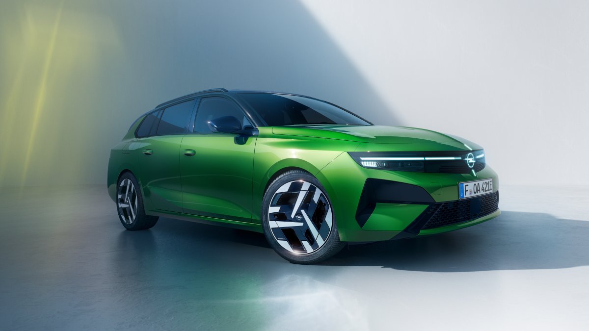Entre los aspectos más destacados de la nueva imagen se encuentran el Opel Blitz frontal.