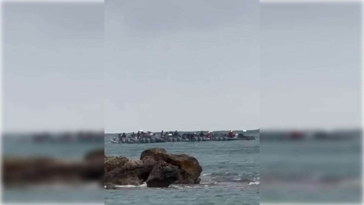 Nueve narcolanchas refugiadas del temporal en las proximidades de Aguamarga.