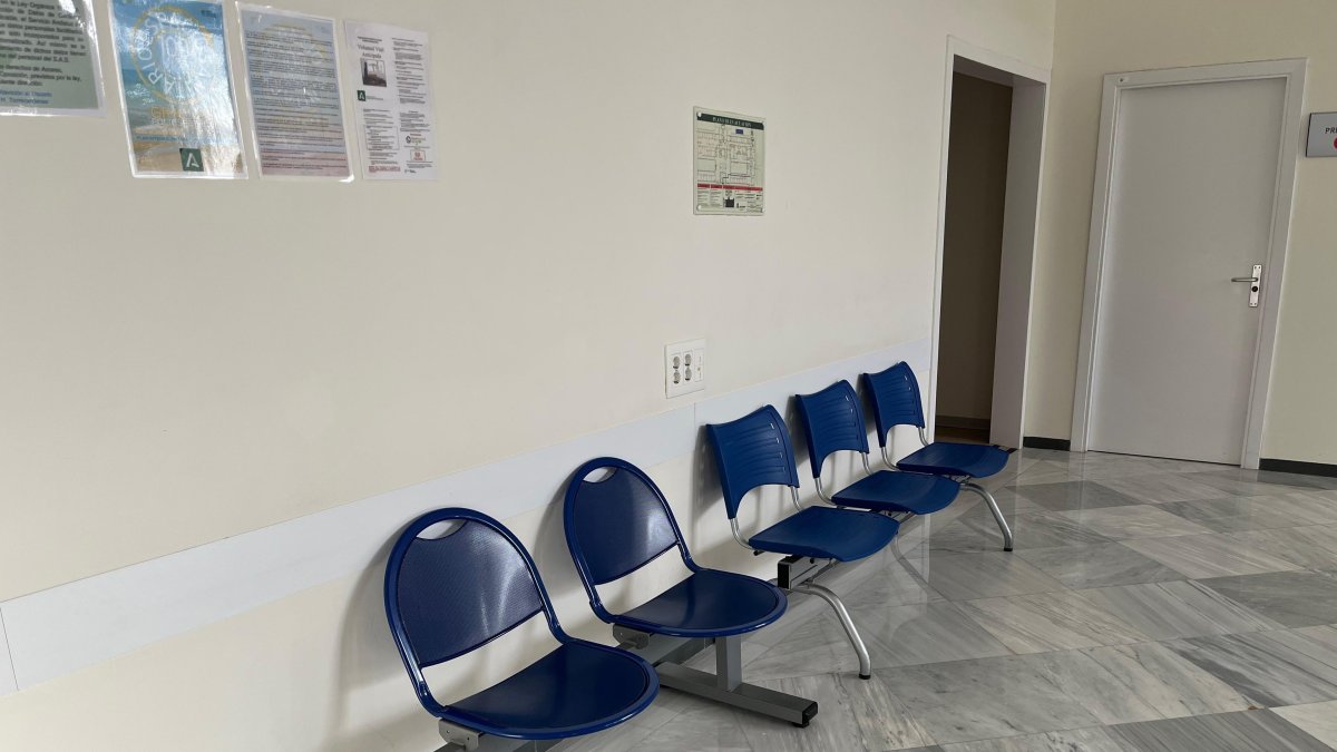 Sala de espera de un centro de salud de Almería.