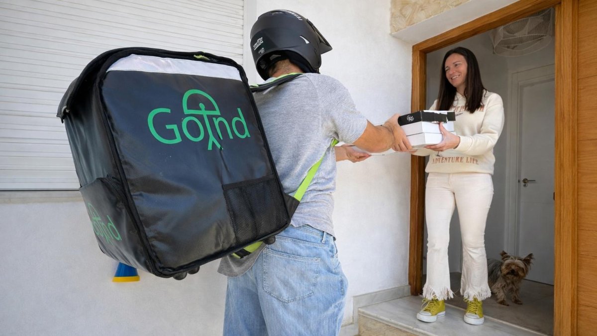 Un repartidor de goInd realizado una entrega.