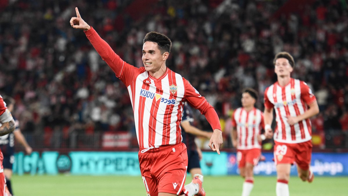El futbolista madrileño Sergio Arribas, de 24 años, celebra su gol en el Estadio de los Juegos Mediterráneos al Eibar.