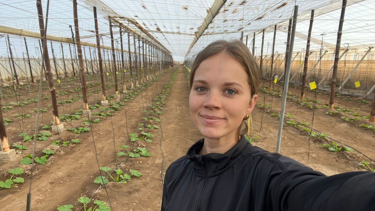 Samanta en su invernadero.