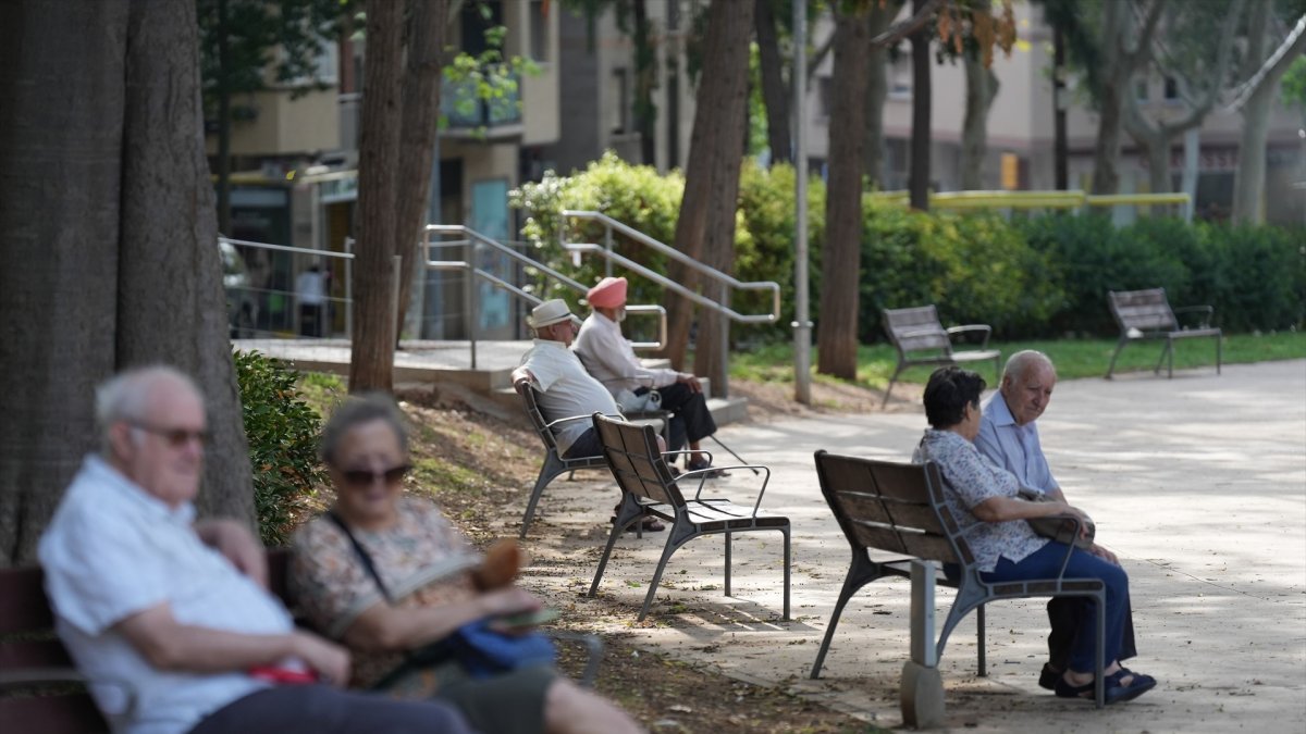 Jubilados en un parque.