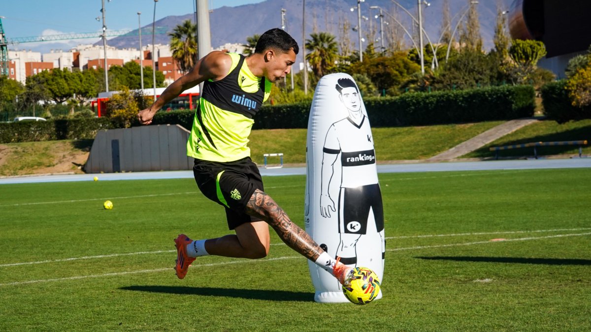 Thalys Henrique será la referencia ofensiva del Almería en La Rosaleda. El brasileño ya lleva dos goles.