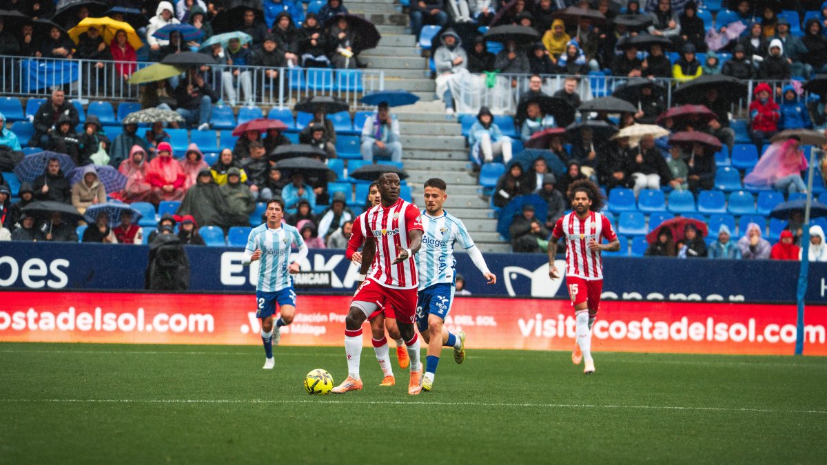Lopy firmaba un partido gris en La Rosaleda y el Almería se apagó.