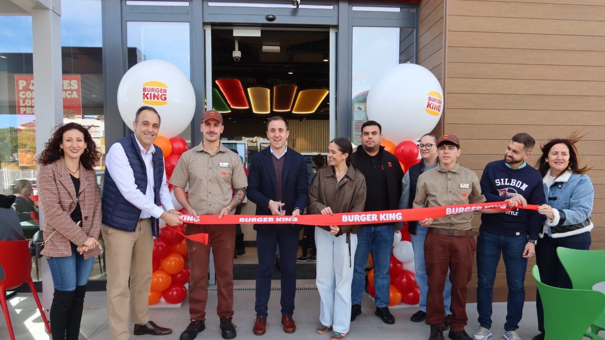 Inauguración del nuevo Burger King en Vera.