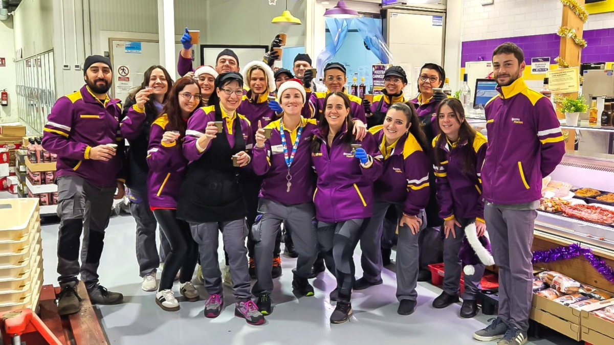 El equipo de Borosa Market brinda por el año nuevo.