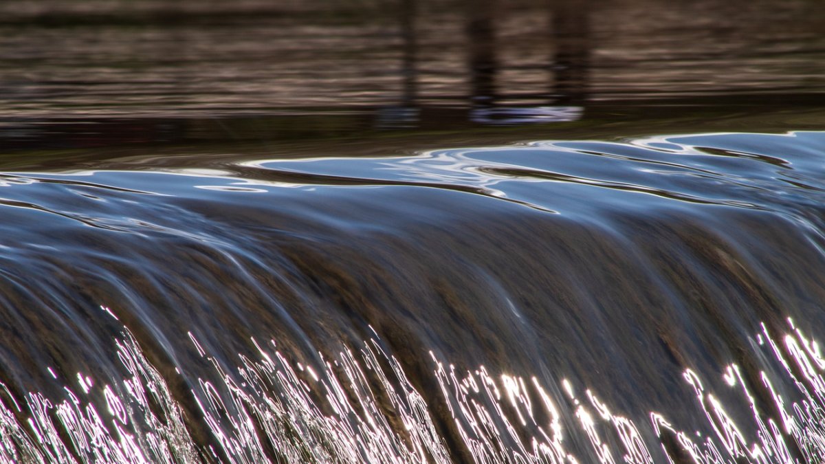 Entre los objetivos principales de la Estrategia destacan contribuir al cumplimiento de los objetivos ambientales de la planificación hidrológica.