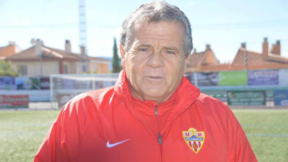 Luis Malpica lleva desde 2009 siendo el entrenador del conjunto de veteranos del Almería.