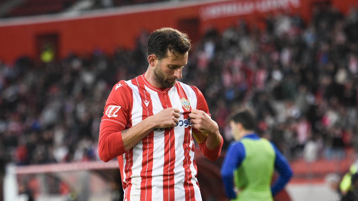 Leo Baptistao es el reflejo del Almería que todos quieren dando brillo al escudo.