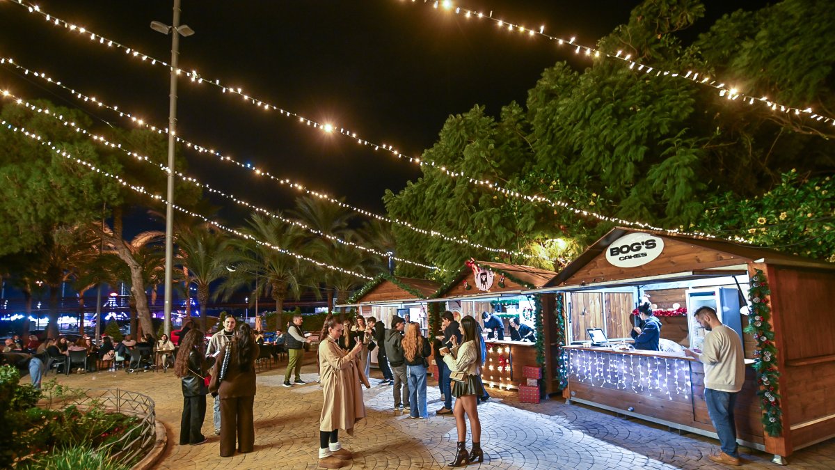 Imagen del mercado de tartas de queso celebrado en el Parque Nicolás Salmerón esta Navidad.
