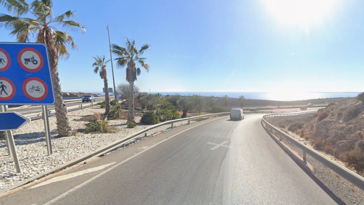 El hombre fue localizado en la rampa de aceleración hacia la autovía.