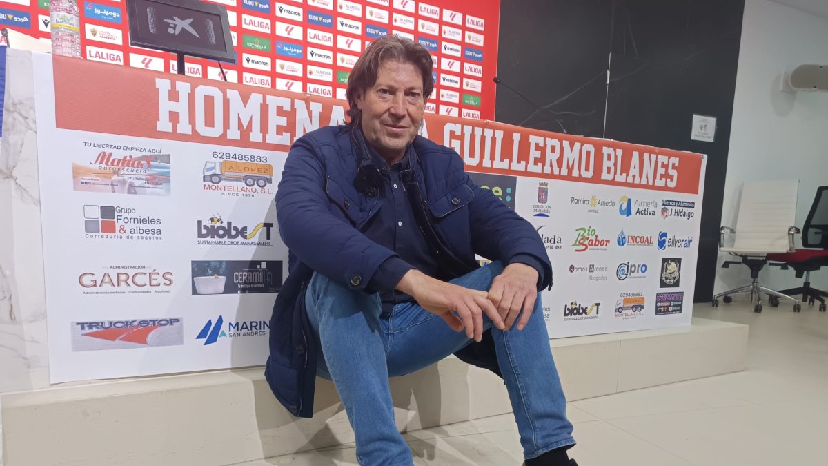 Paco Luna en la sala de prensa del Estadio de los Juegos Mediterráneo.