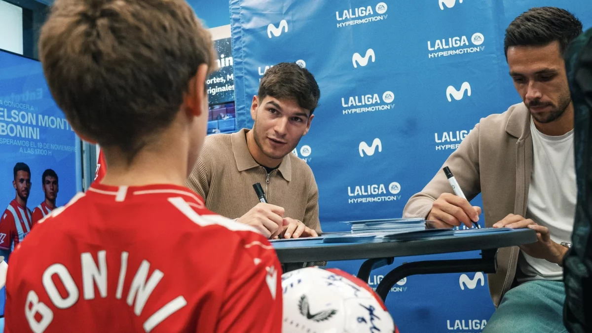 Bonini y Monte son fijos en el centro de la defensa del Almería.