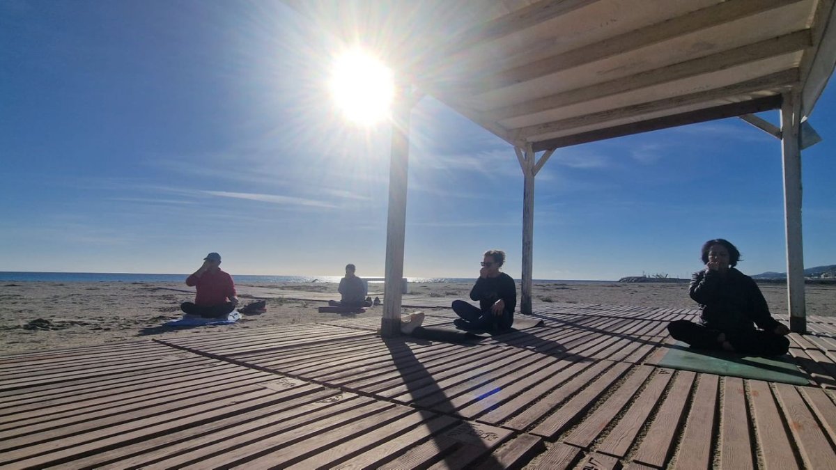 Sesión de yoga este fin de semana en las playas de Vera.