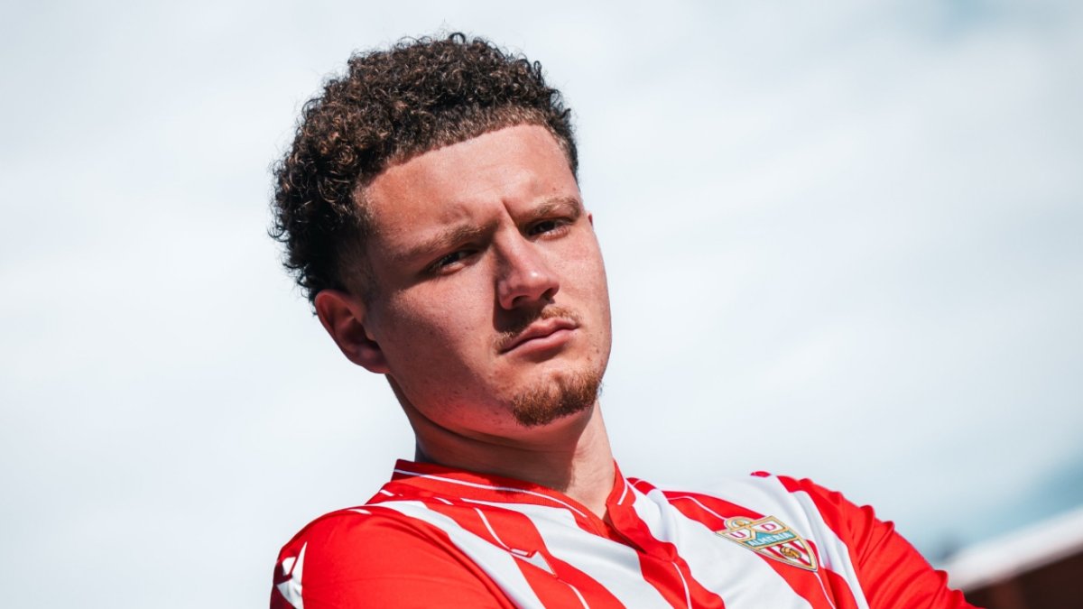 Stevan Tasic tiene 20 años y aterriza en el Almería después de jugar en Alemania con el Bochum.