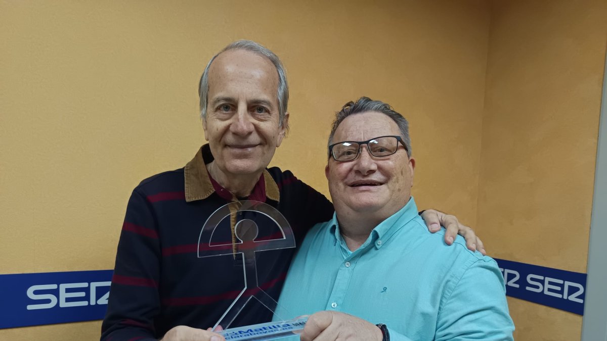 Jorge Matilla regalaba a LA VOZ DE ALMERÍA su Indalo.