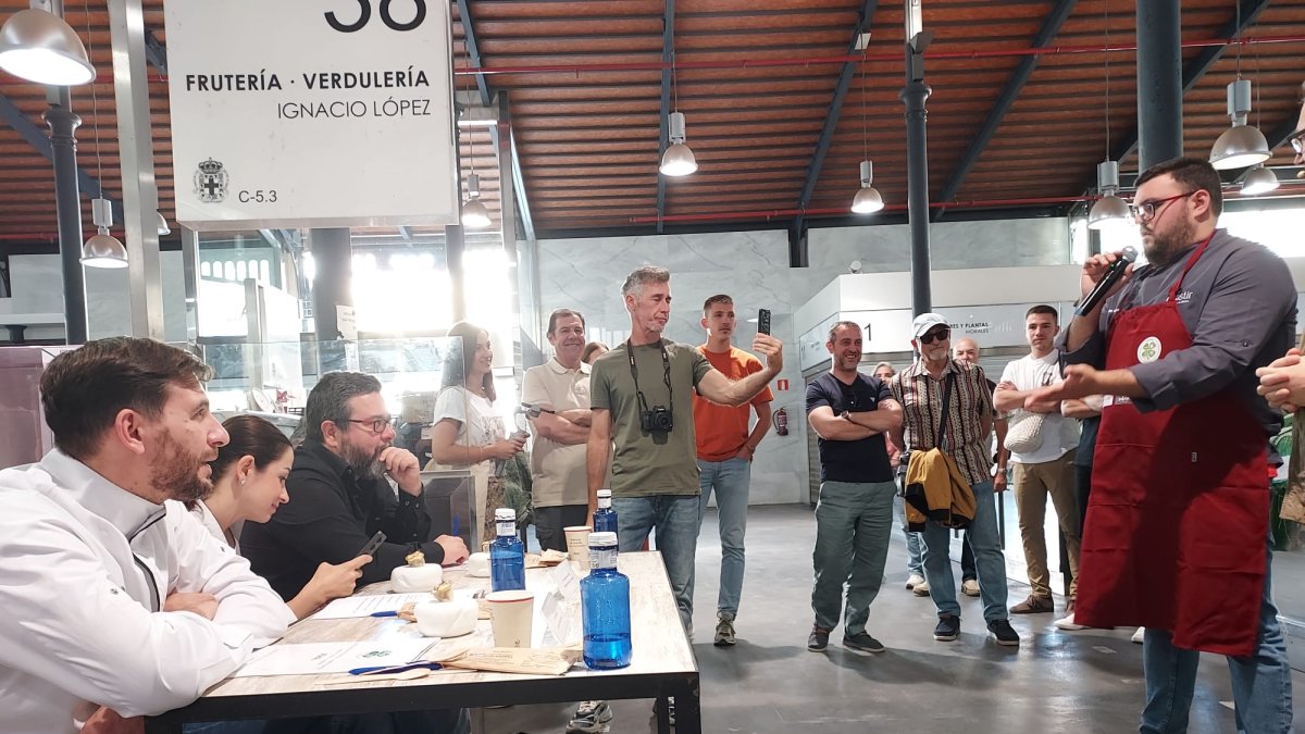 Juan Miguel Molina defiende su propuesta en el campeonato de ASHAL que finalmente le seleccionó