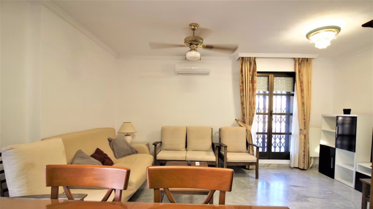 Una vivienda en alquiler en Nueva Andalucía por 950 euros de renta al mes anunciada en un portal del sector.