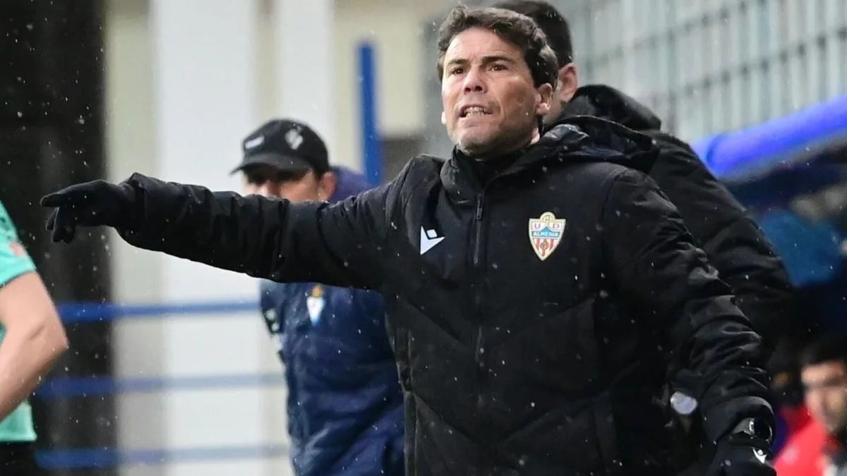 Rubi en Ipurúa asistiendo a la derrota del Almería.