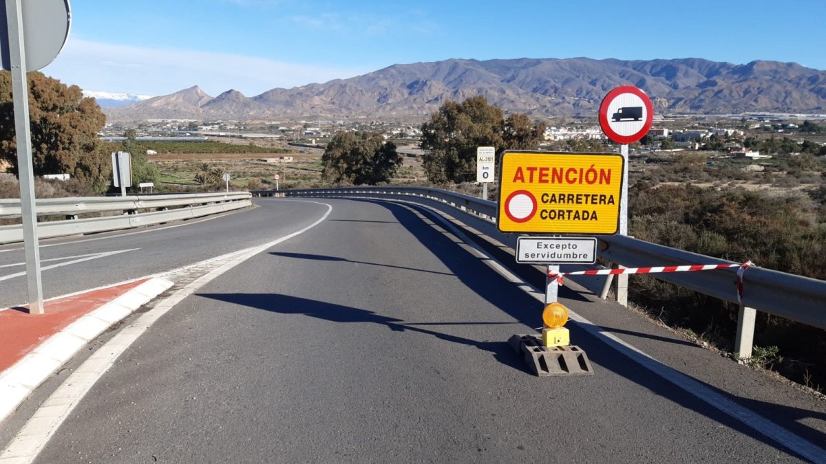 Corte de carretera en El Chuche.