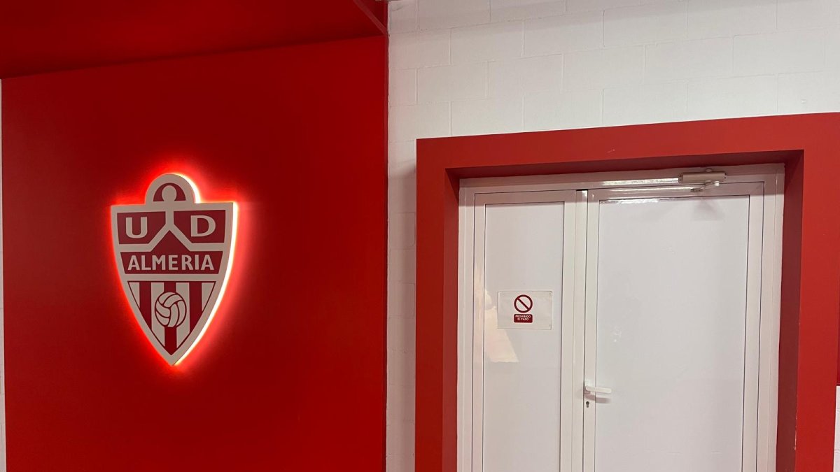 Detrás de esta puerta se gestan los sueños de grandeza del Almería.