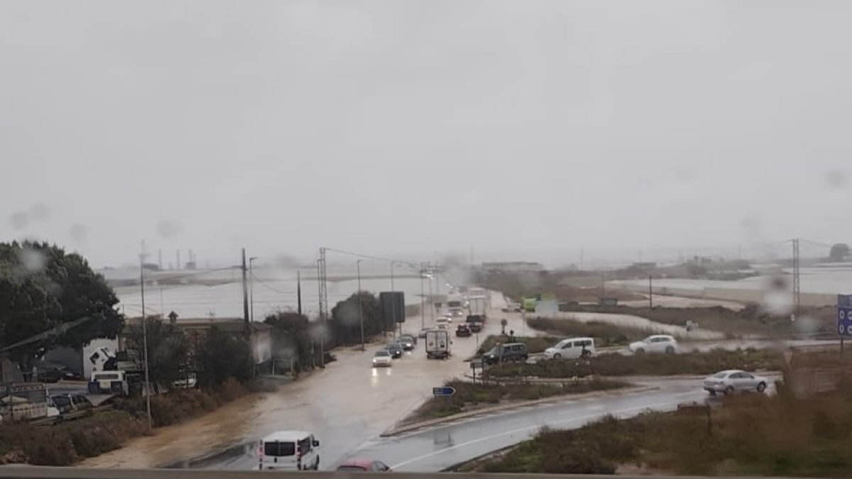 Inundaciones en carreteras del Poniente almeriense.
