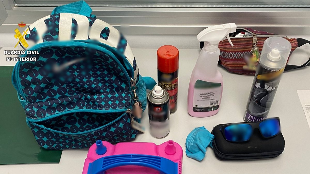 Varios enseres robados recuperados por la Guardia Civil.