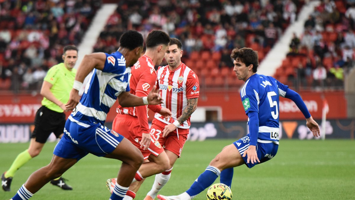 Arribas y Embarba en el Almería-Granada en el Estadio Mediterráneos.