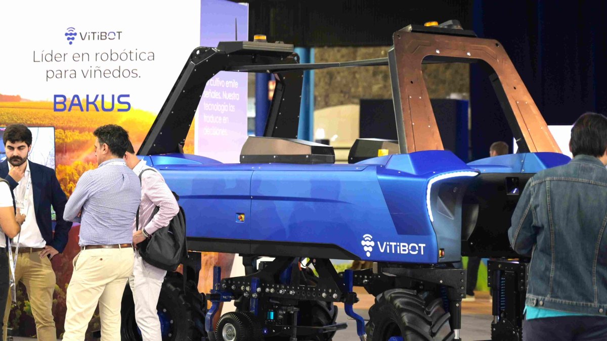 Robot, Vitibot, especializado en la automatización del trabajo en los viñedos.