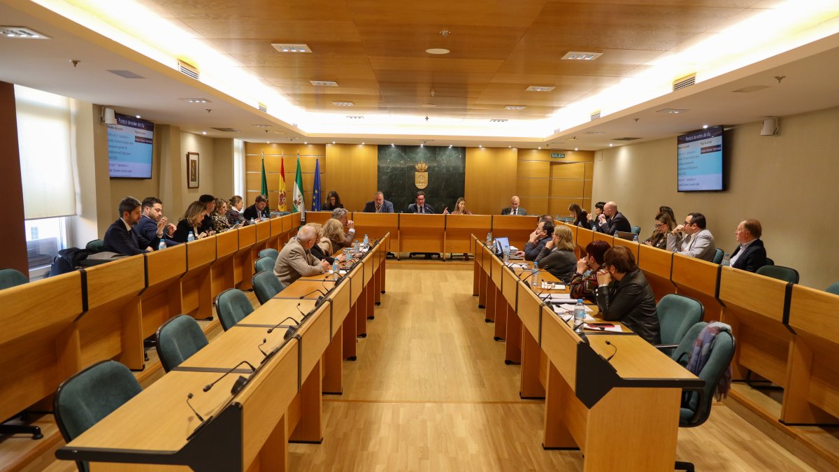 Desarrollo de la sesión plenaria en El Ejido en la que se han aprobado los presupuestos de 2026.