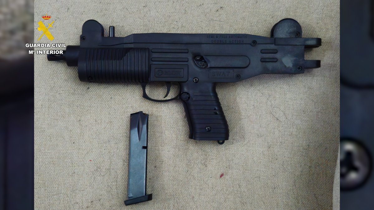 Dos detenidos en Almería por vender armas a toda Europa a través de internet.