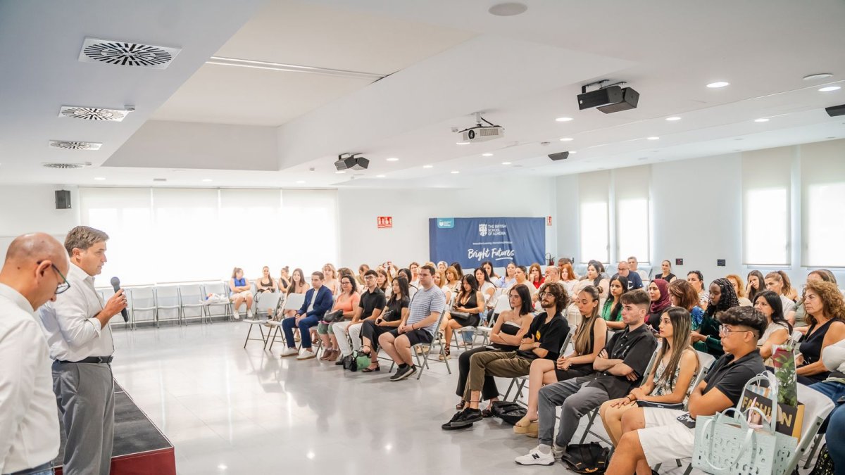 Los 12 beneficiarios serán contratados con una duración de seis meses a jornada completa.