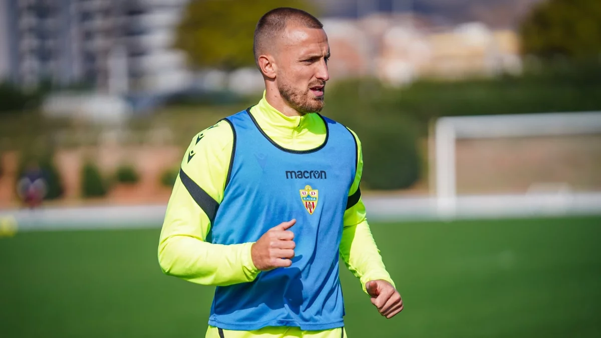 Rodrigo Ely es puro compromiso y muy querido por la grada del Estadio de los Juegos Mediterráneos.