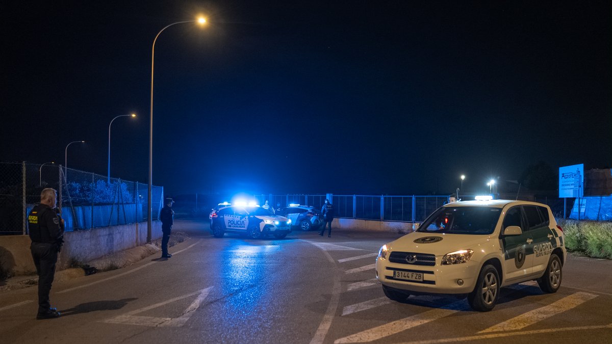 La Policía Local de Níjar en un dispositivo de vigilancia.