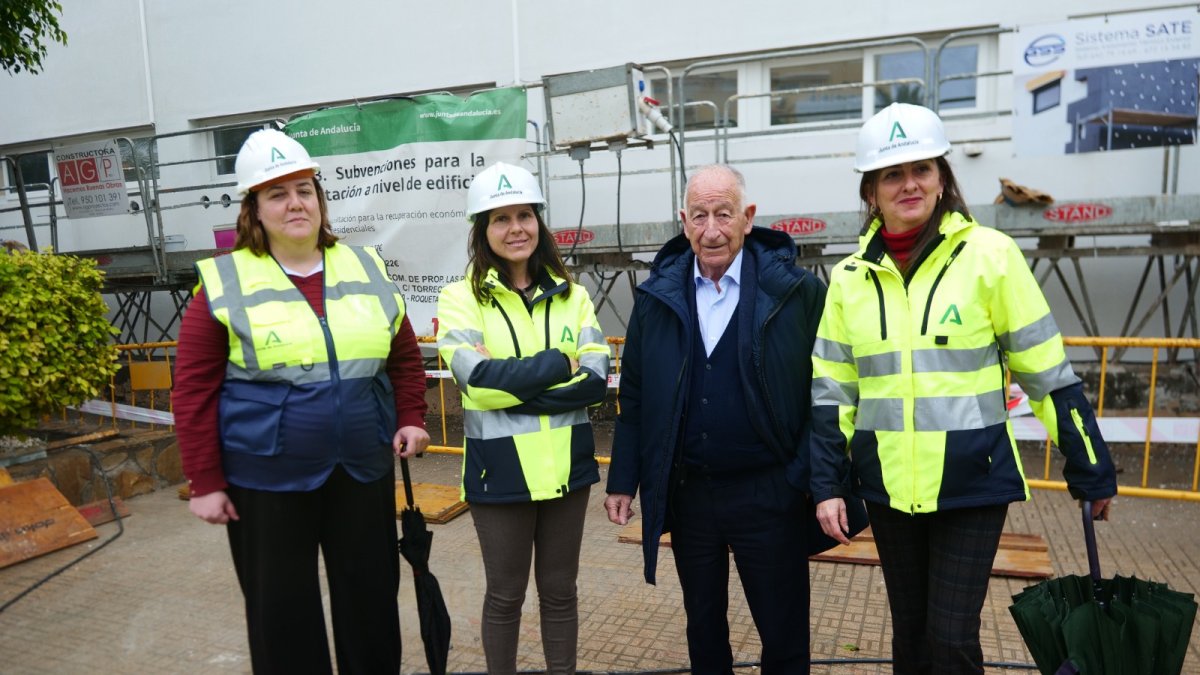 La delegada del Gobierno de la Junta de Andalucía en Almería, Aránzazu Martín, ha visitado las obras.